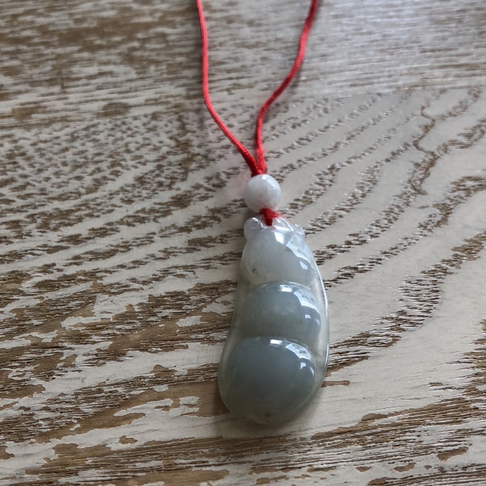 White jade pea pod pendant